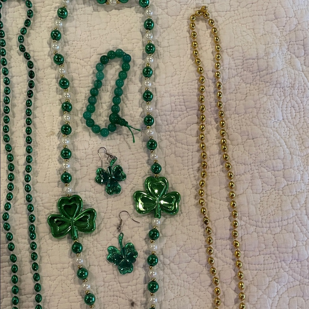 Green and Gold Mardi Gras Shamrock Jewelry Set - Picture 3 of 3